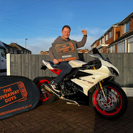 TRIUMPH DAYTONA 675 R