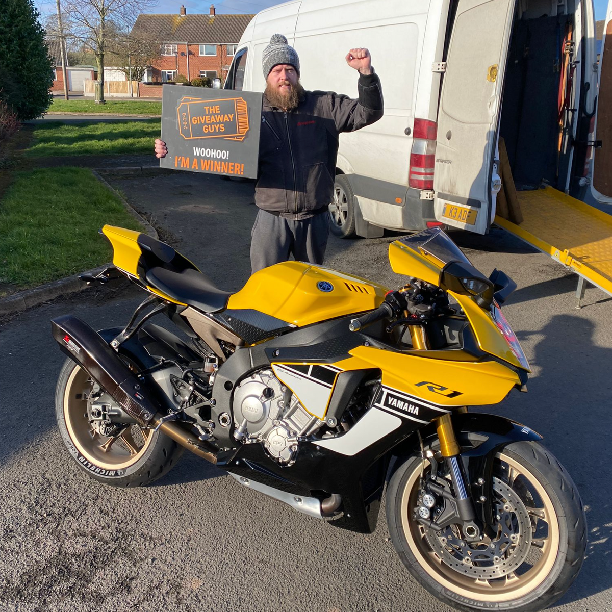 YAMAHA R1 60TH