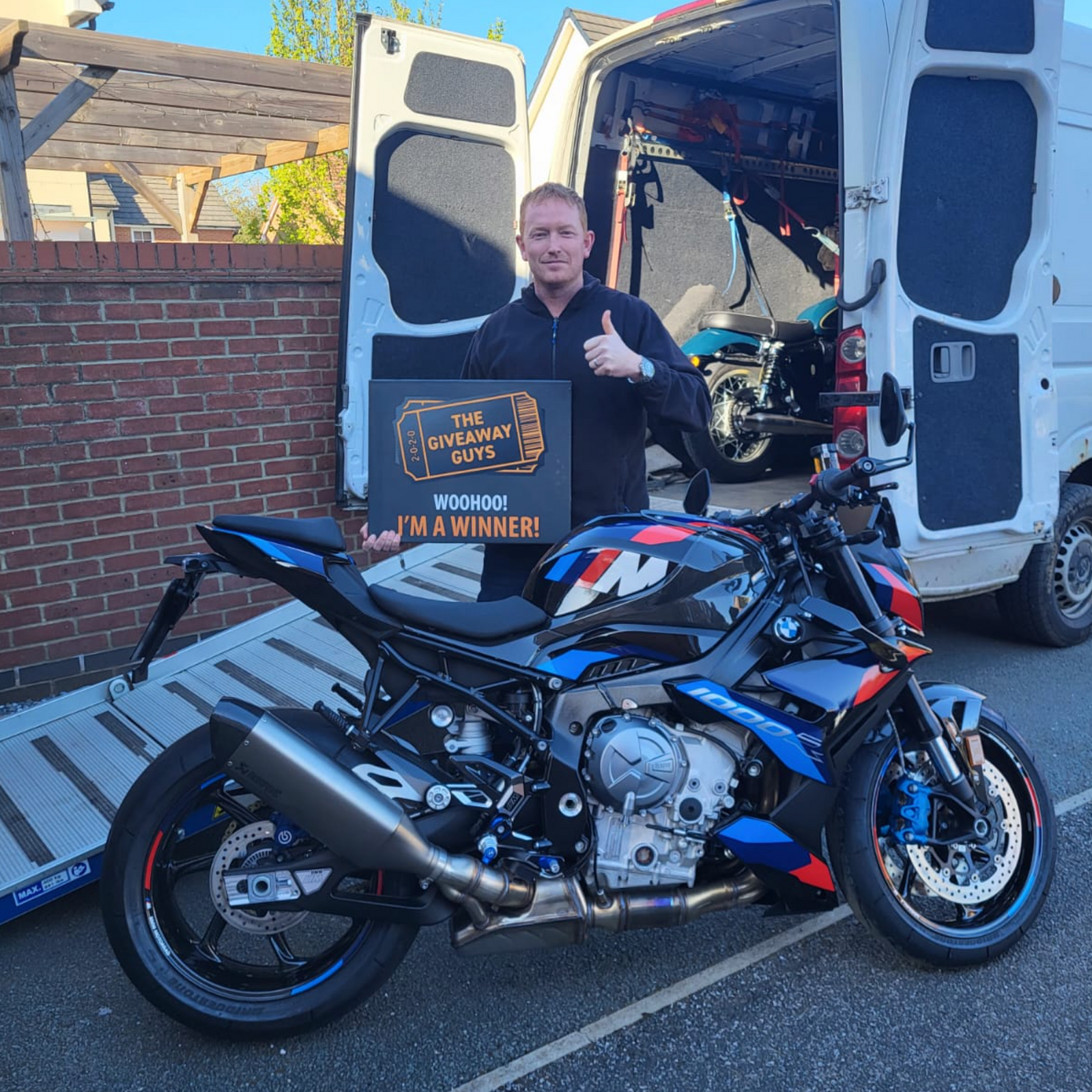 BMW M1000R