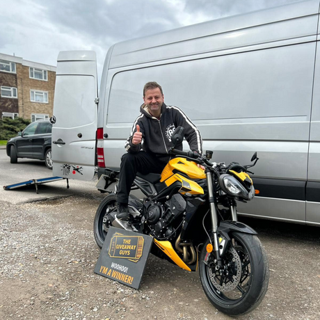 TRIUMPH STREET TRIPLE