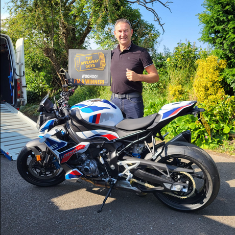 BMW M1000R