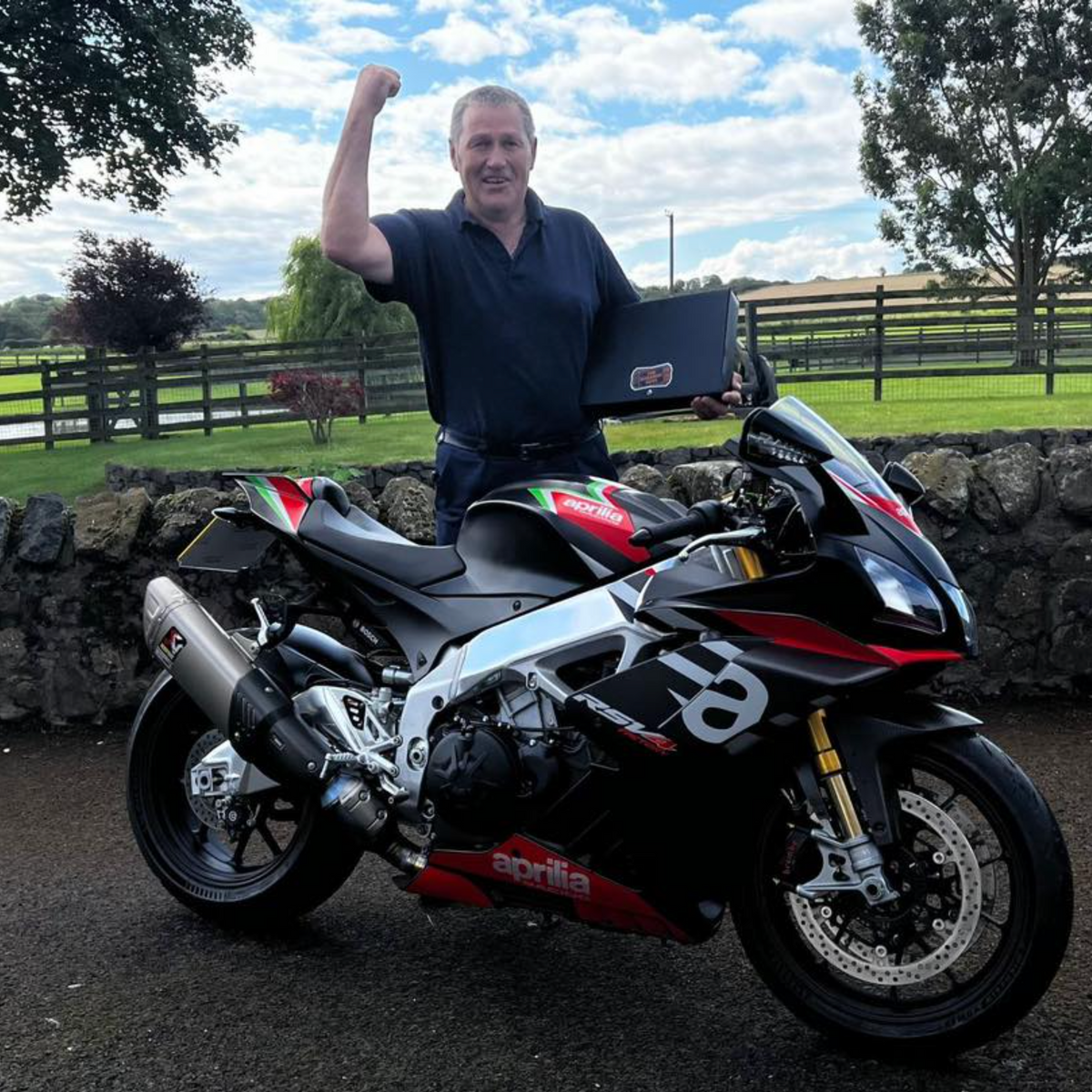 APRILIA RSV4