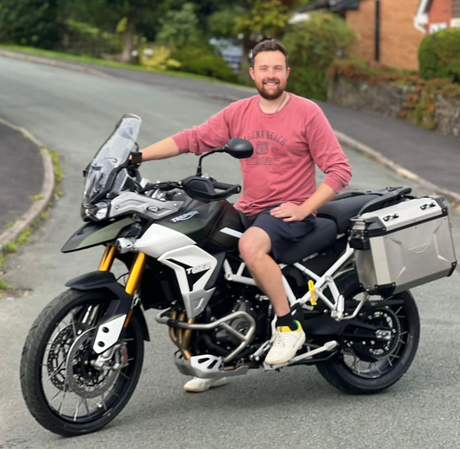TRIUMPH TIGER 900