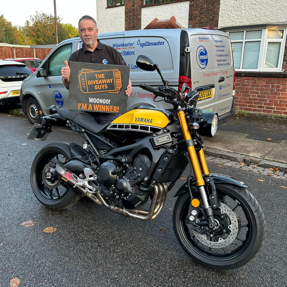 YAMAHA XSR900