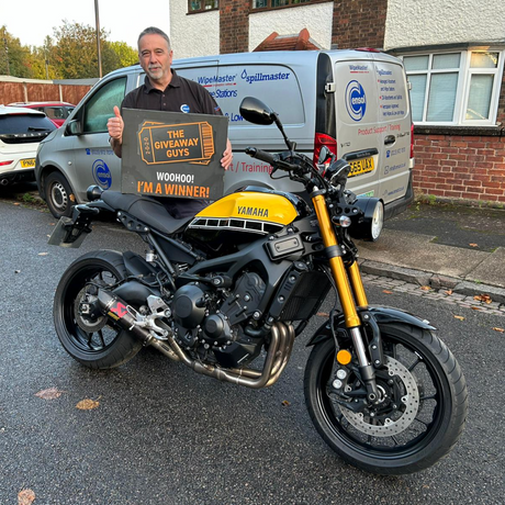 YAMAHA XSR900