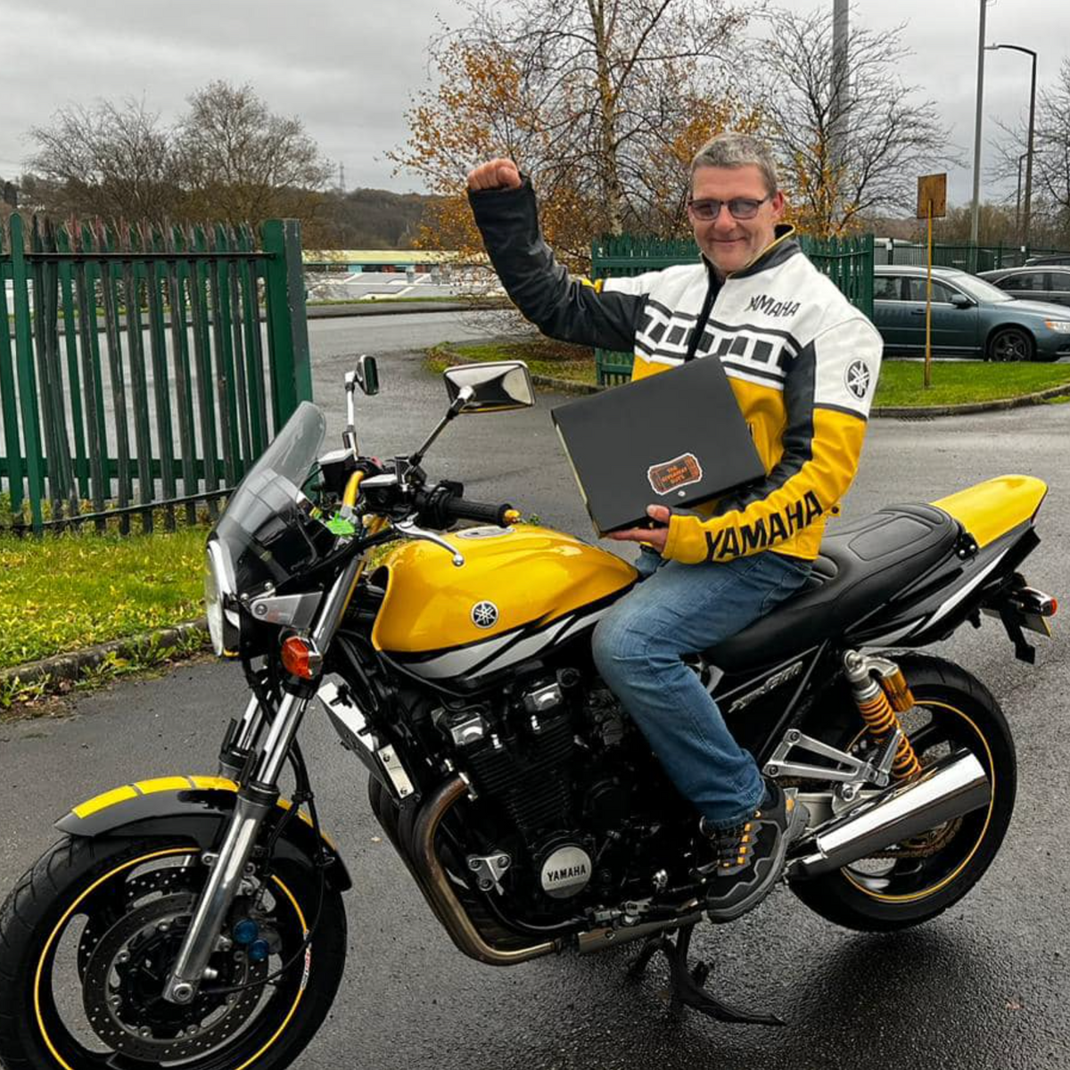 YAMAHA XJR1300