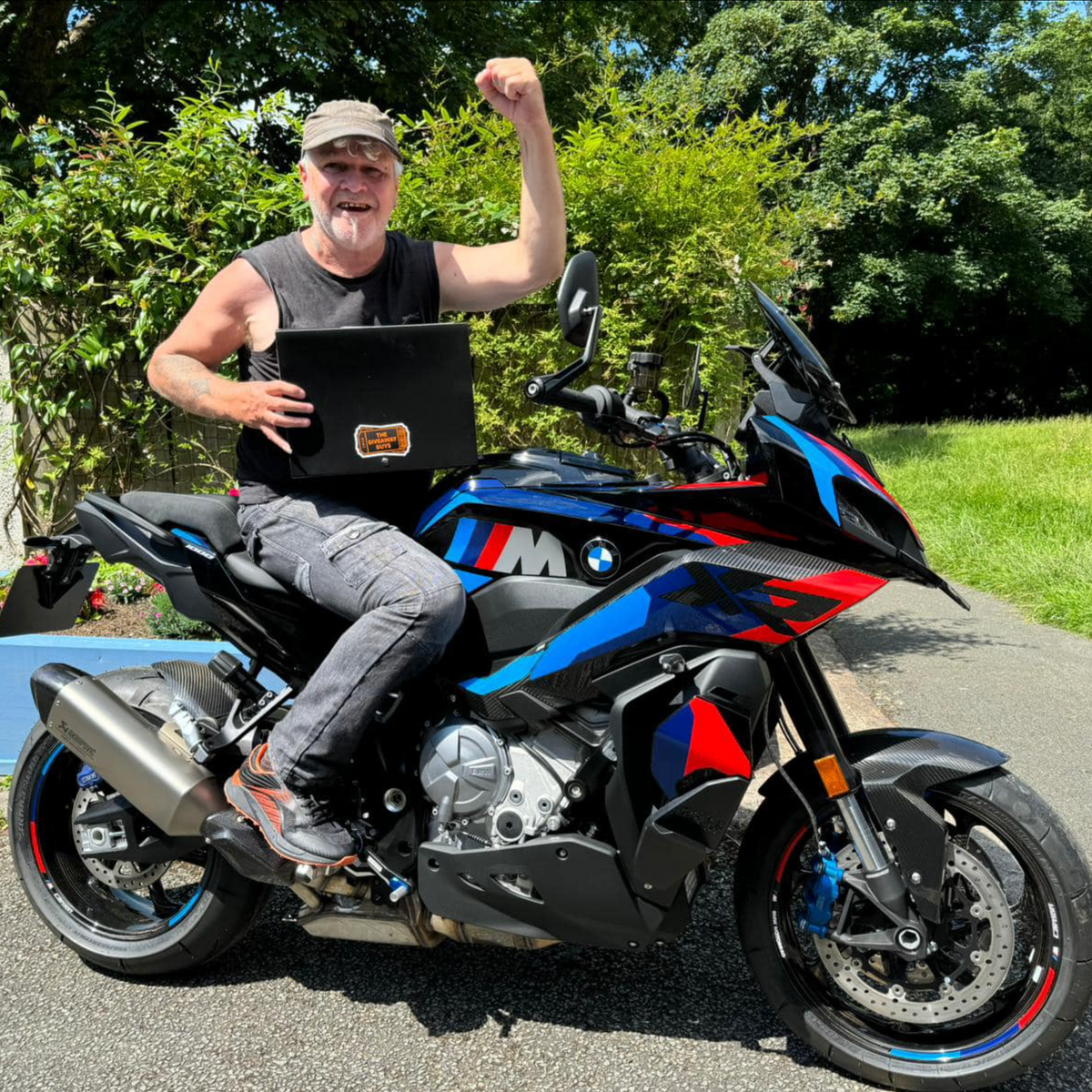 BMW M1000XR