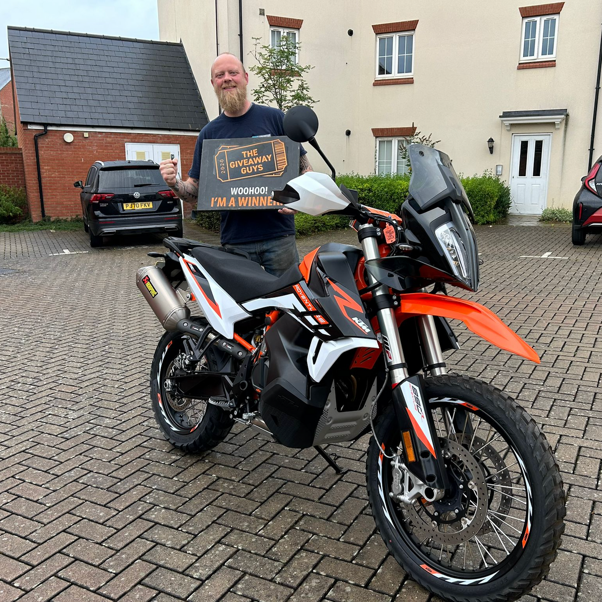 KTM 890