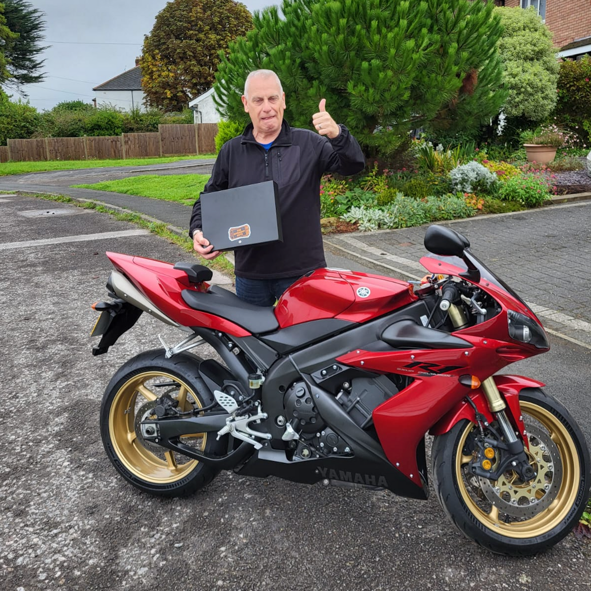 YAMAHA R1