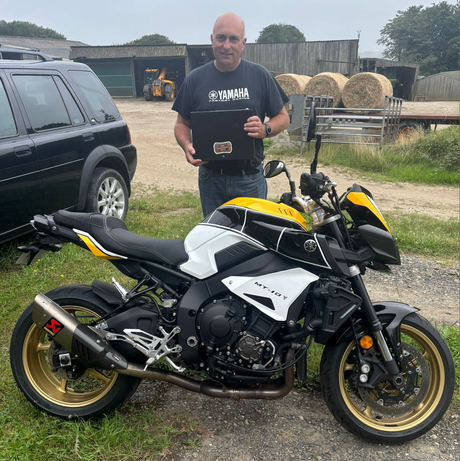 YAMAHA MT-10