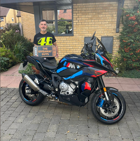 BMW M1000XR