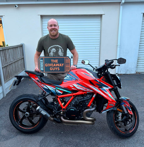 2025 KTM 1390 Duke Evo R