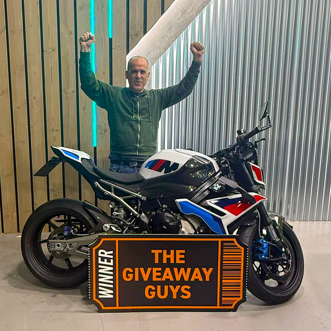 2025 BMW M1000R