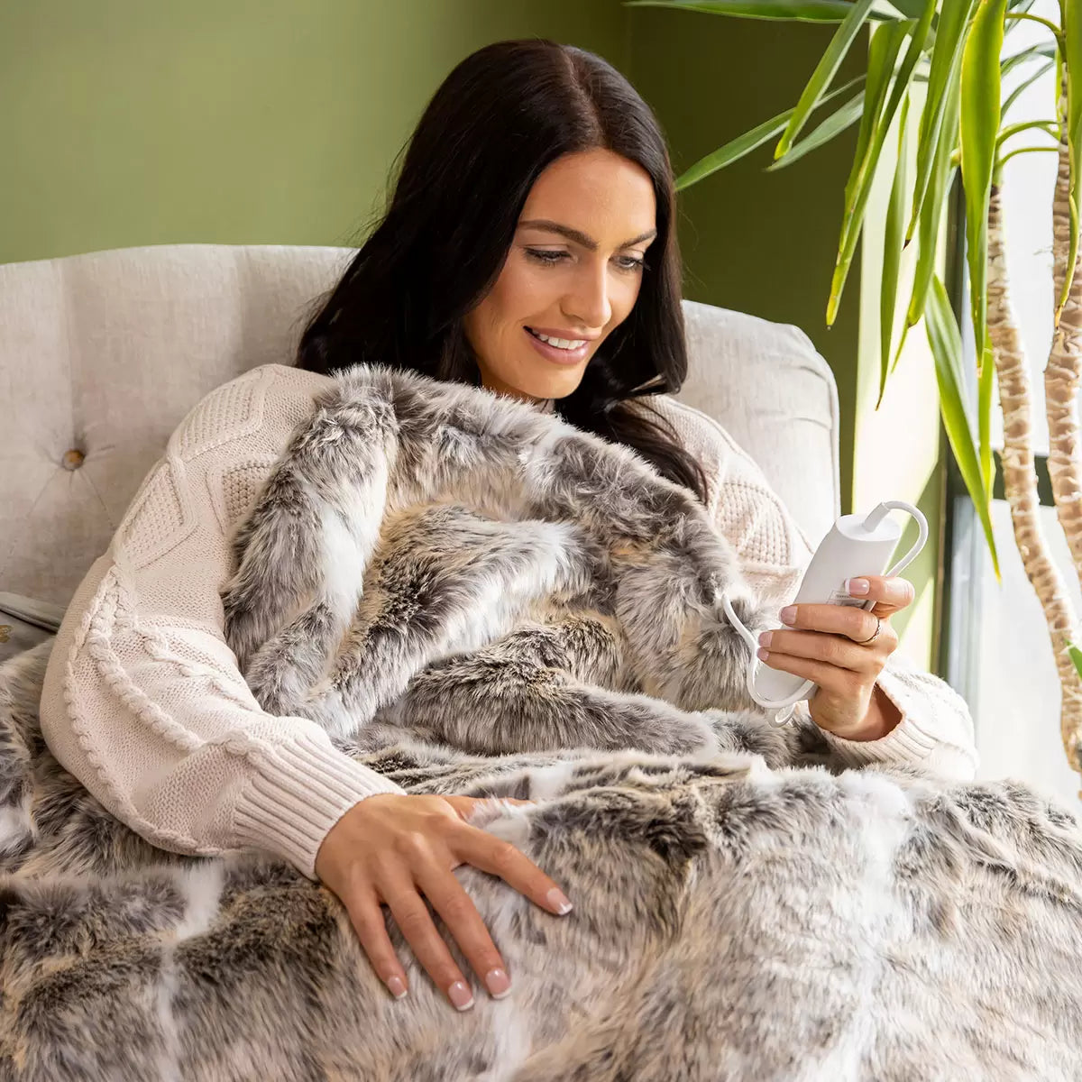 Dreamland Relaxwell Deluxe Faux Fur Heated Throw