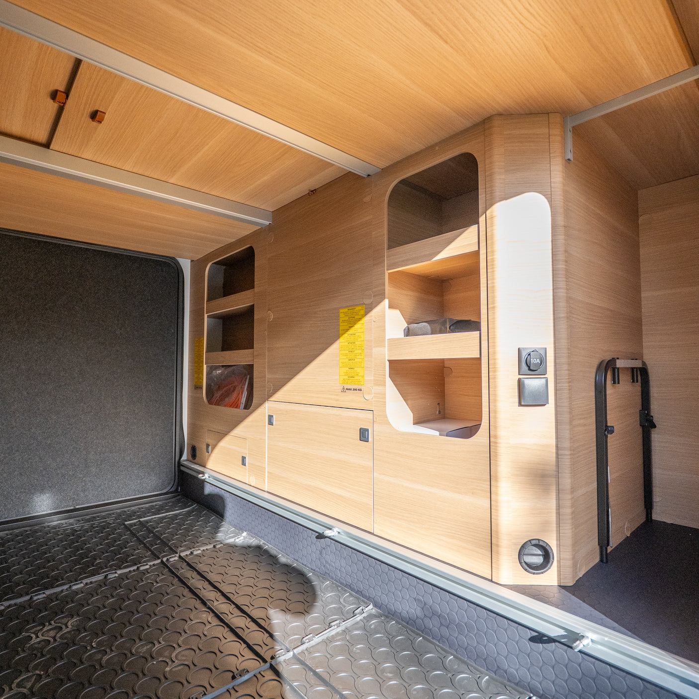 Brand New Adria Matrix 670SL + Volvo XC40