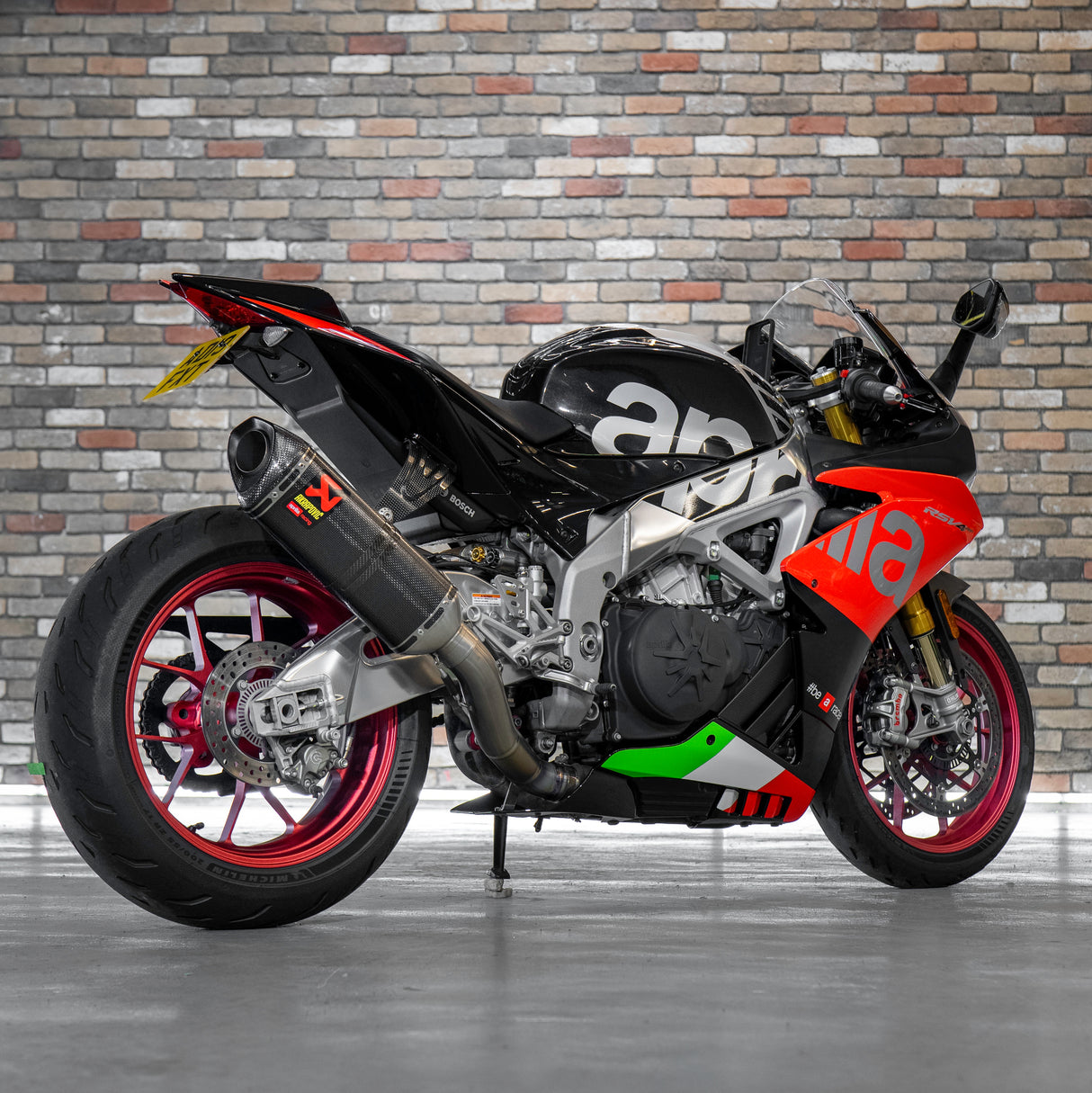 Aprilia RSV 4 RF + £1,000