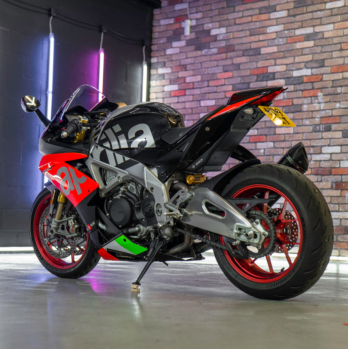 Aprilia RSV 4 RF + £1,000