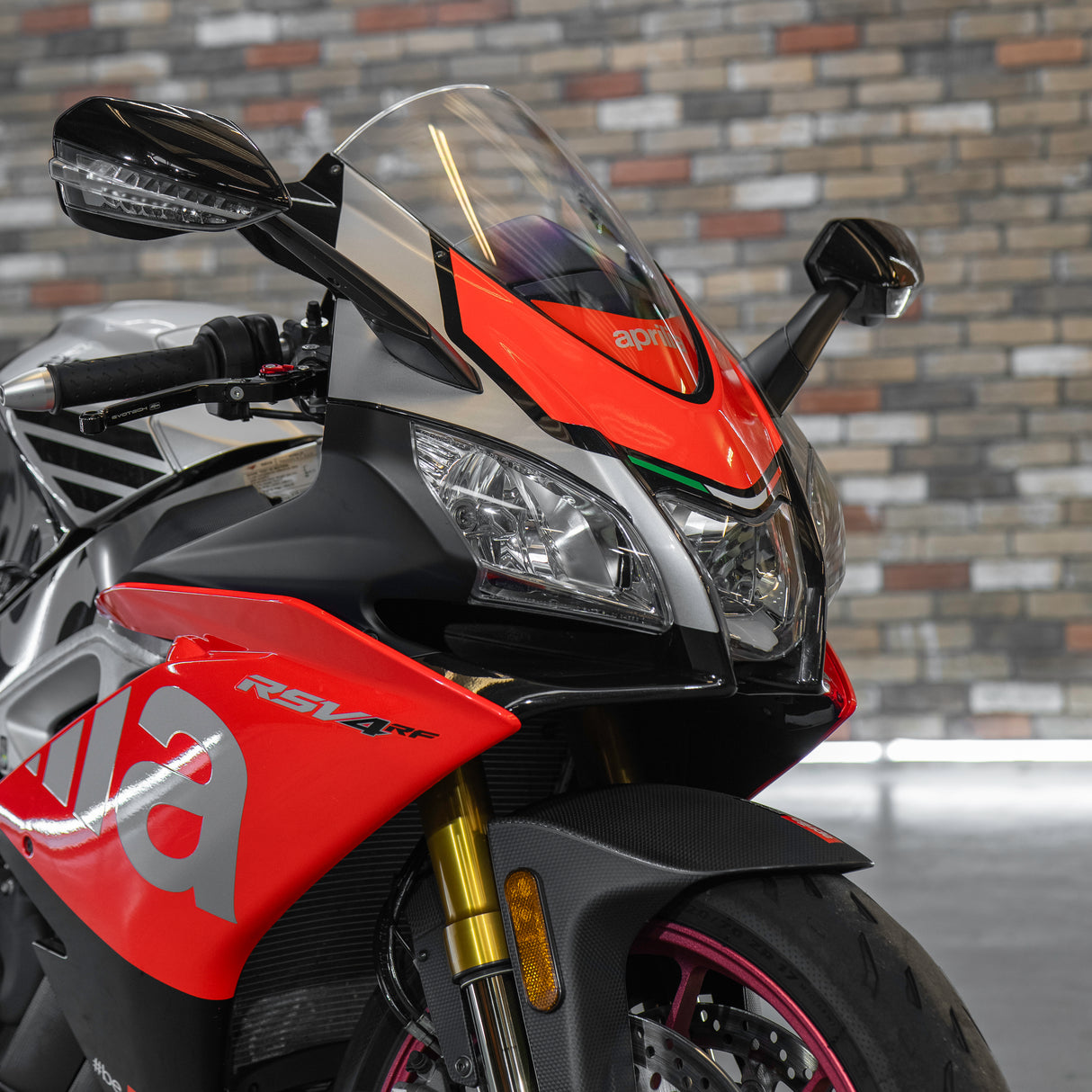 Aprilia RSV 4 RF + £1,000