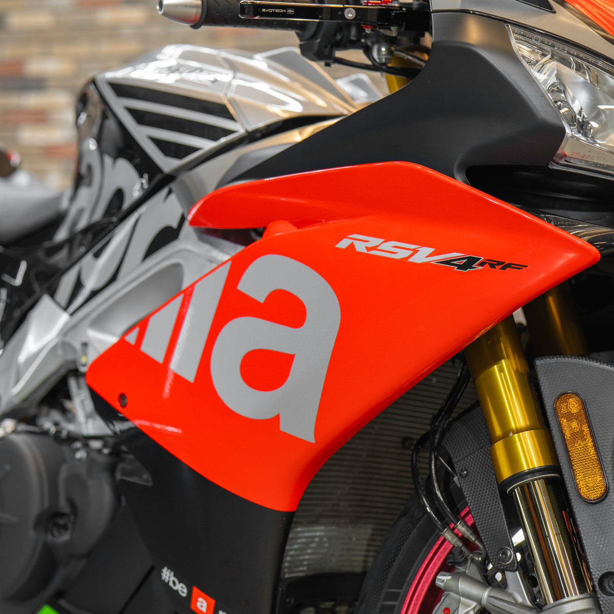 Aprilia RSV 4 RF + £1,000