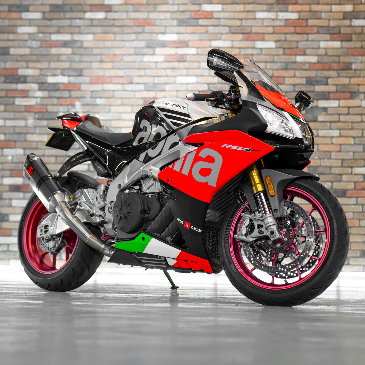 Aprilia RSV 4 RF + £1,000