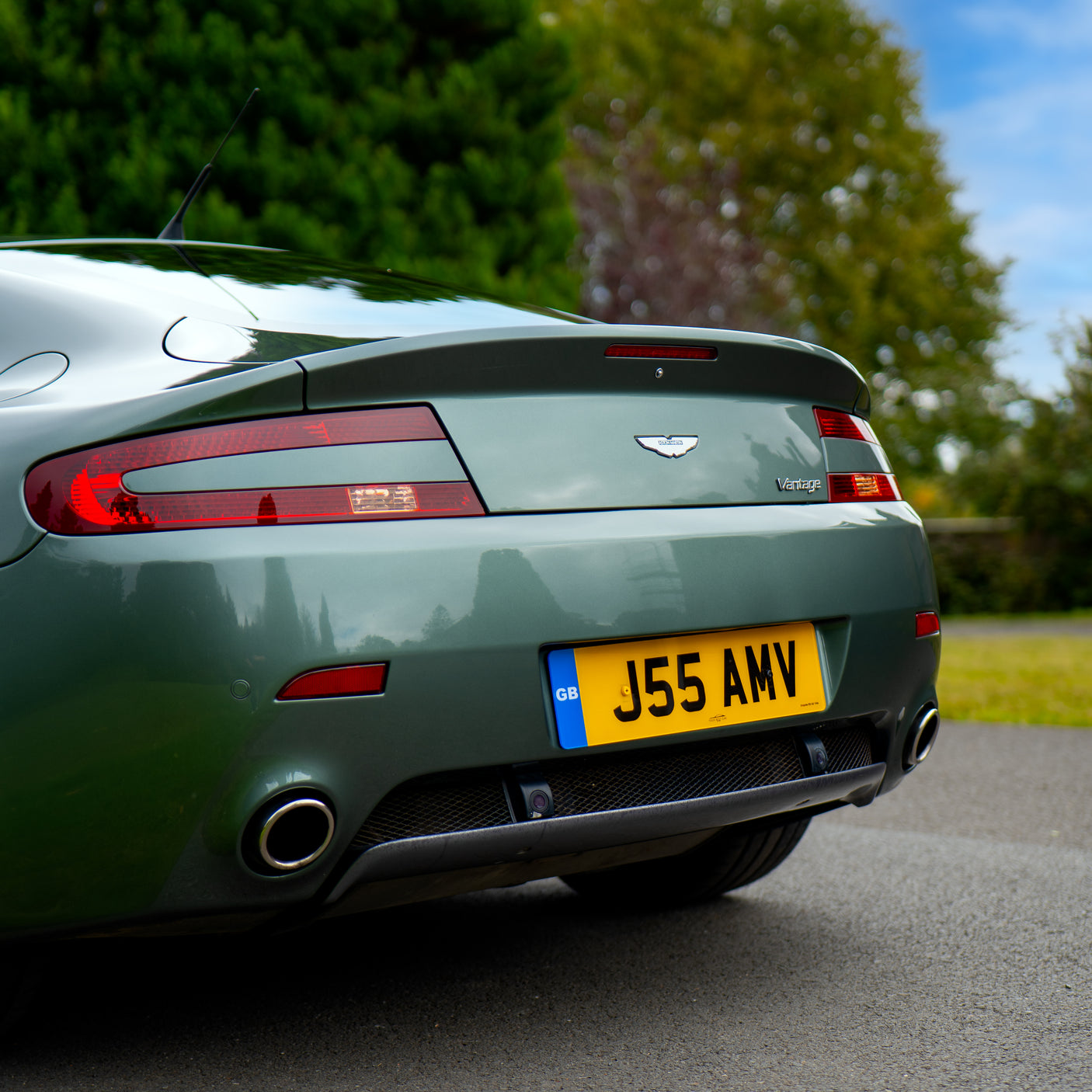 Immaculate Aston Martin V8 Vantage + £5,000