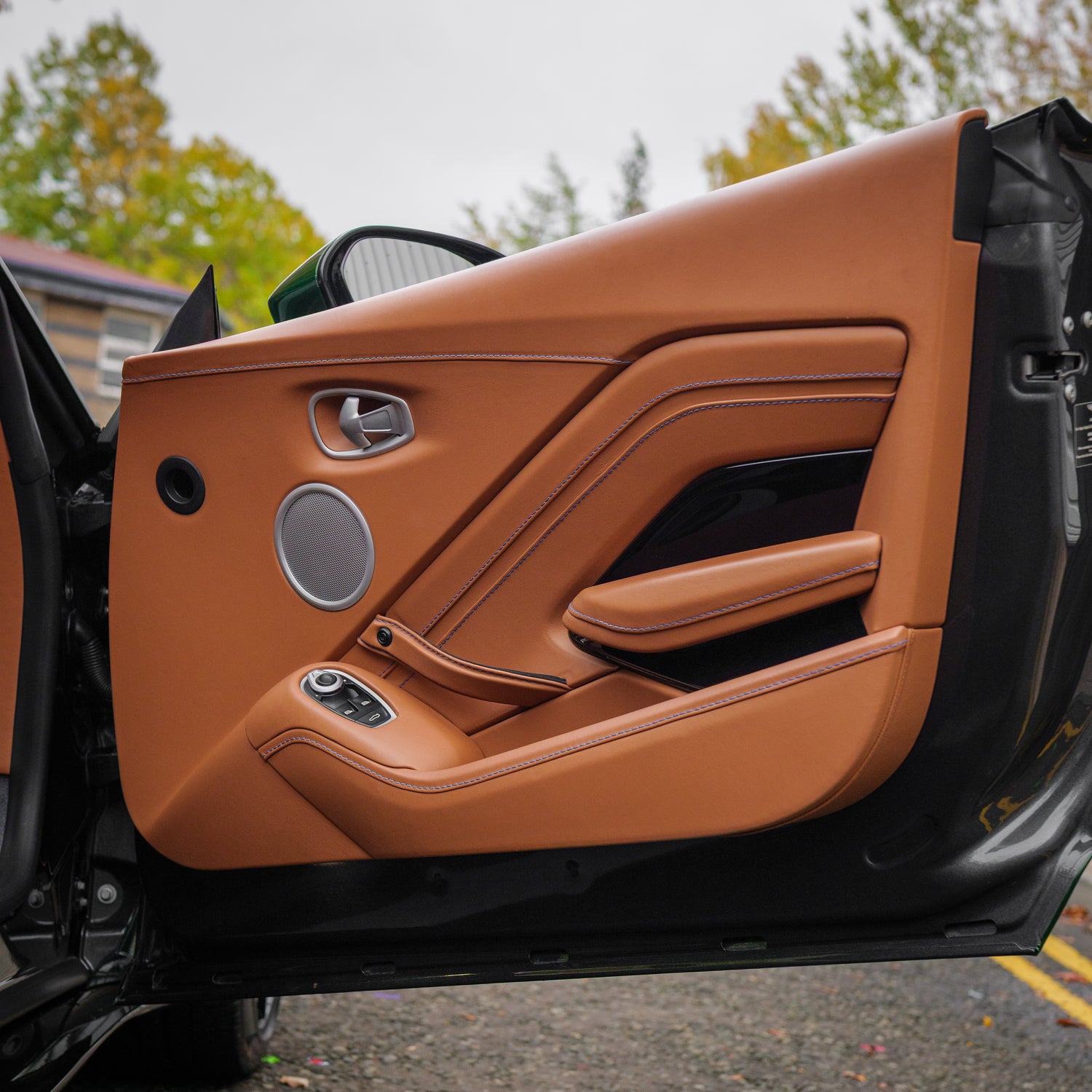 Immaculate Aston Martin V8 Vantage