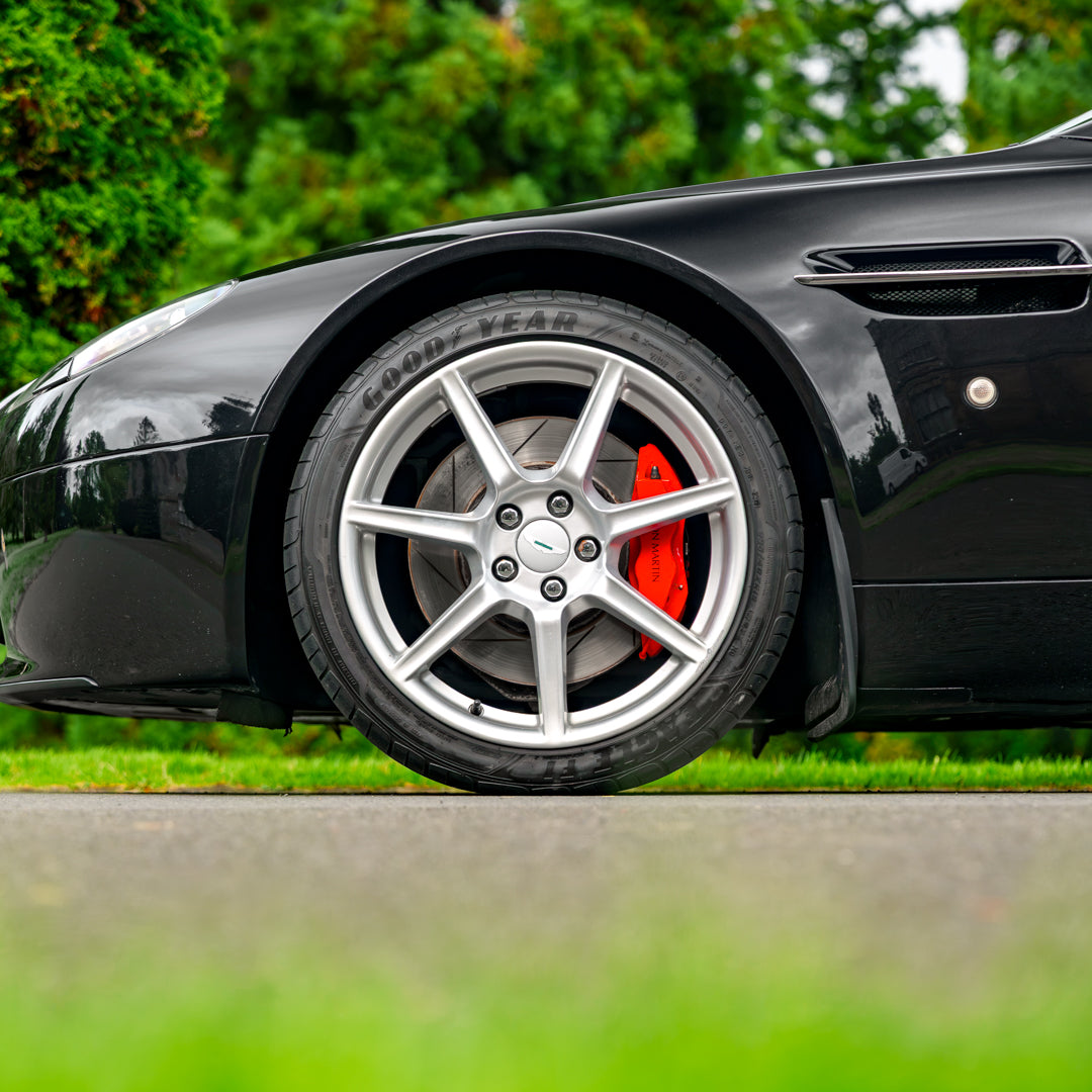 V8 Aston Martin
