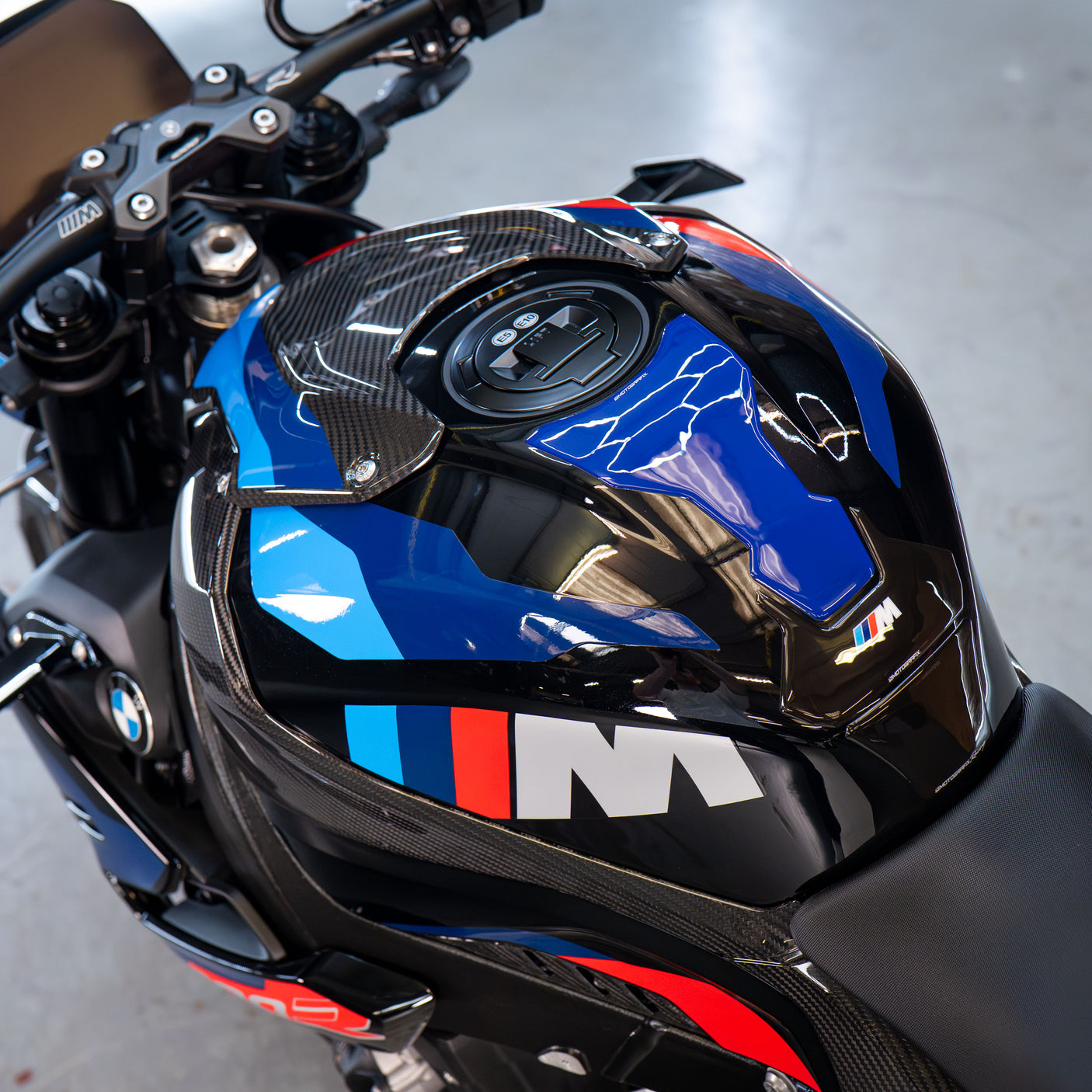 BMW M 1000 R CARBON COMP PACK + £2000