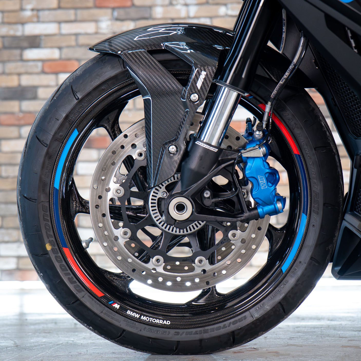 BMW M 1000 R CARBON COMP PACK + £2000