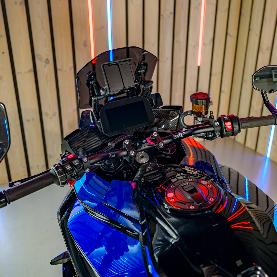 2025 BMW M1000XR