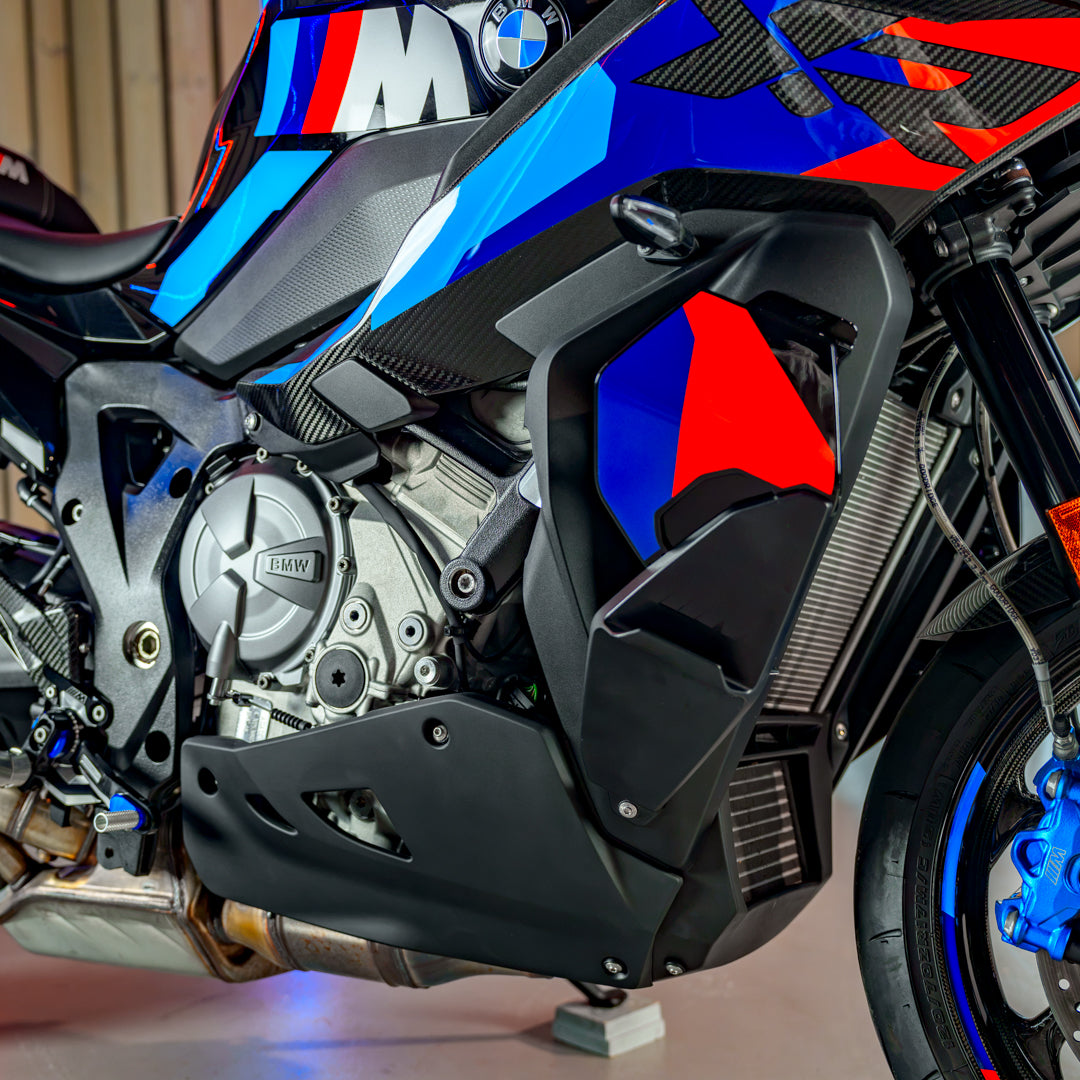 2025 BMW M1000XR