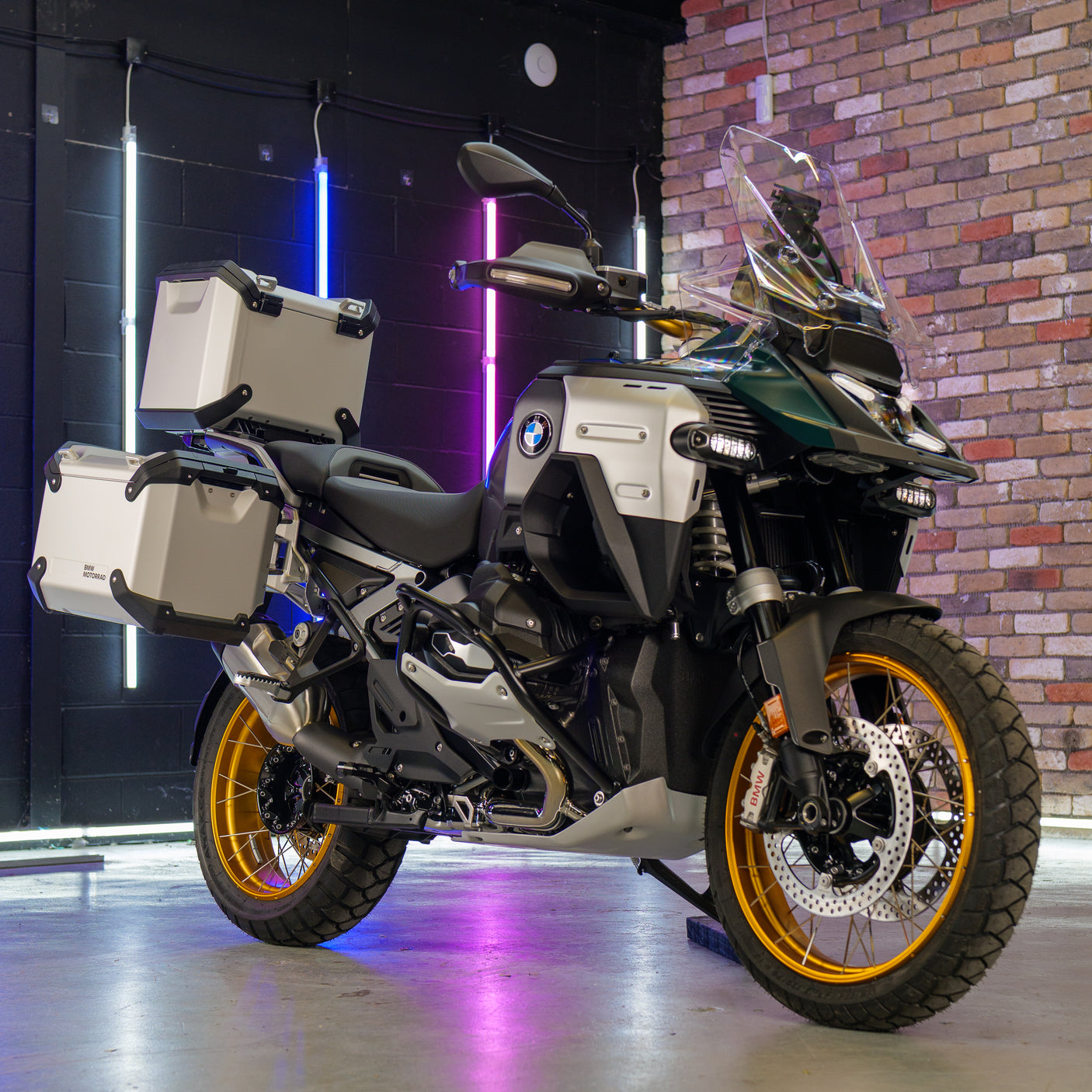 BRAND NEW FULLY LOADED 2025 BMW 1300 GSA + Luggage + £2,000