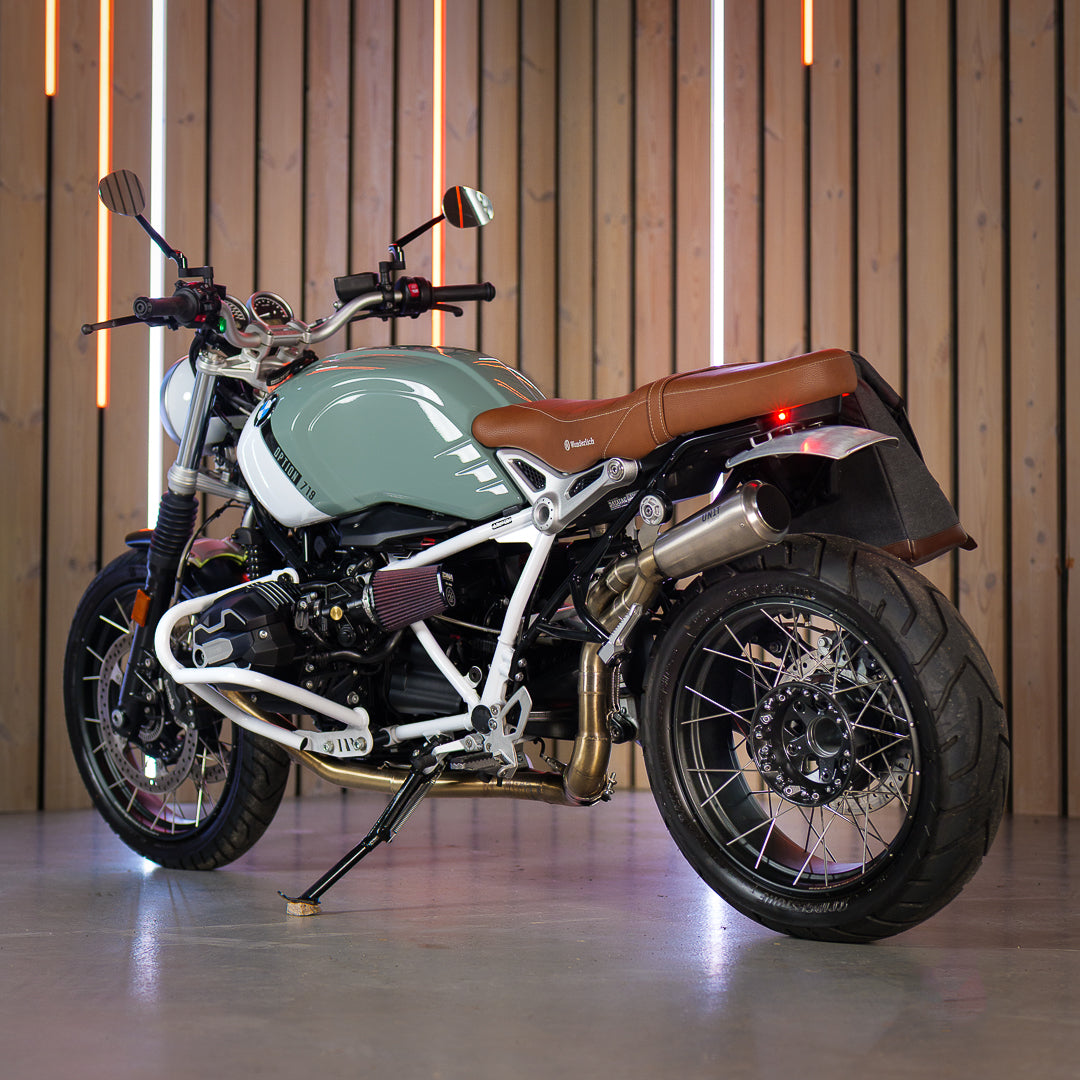 Custom BMW RnineT WITH UNIT GARAGE EXHAUST