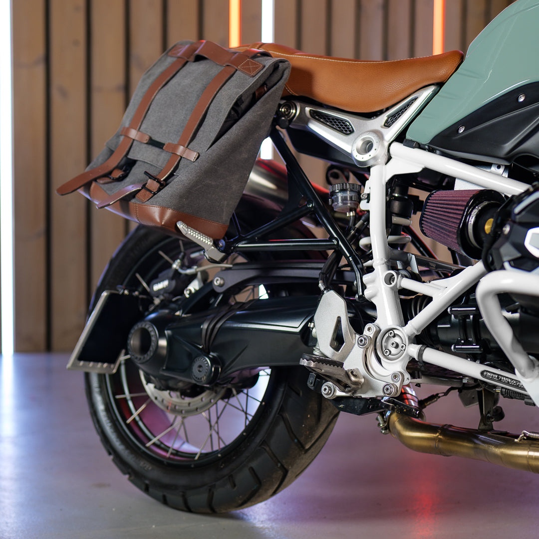Custom BMW RnineT WITH UNIT GARAGE EXHAUST