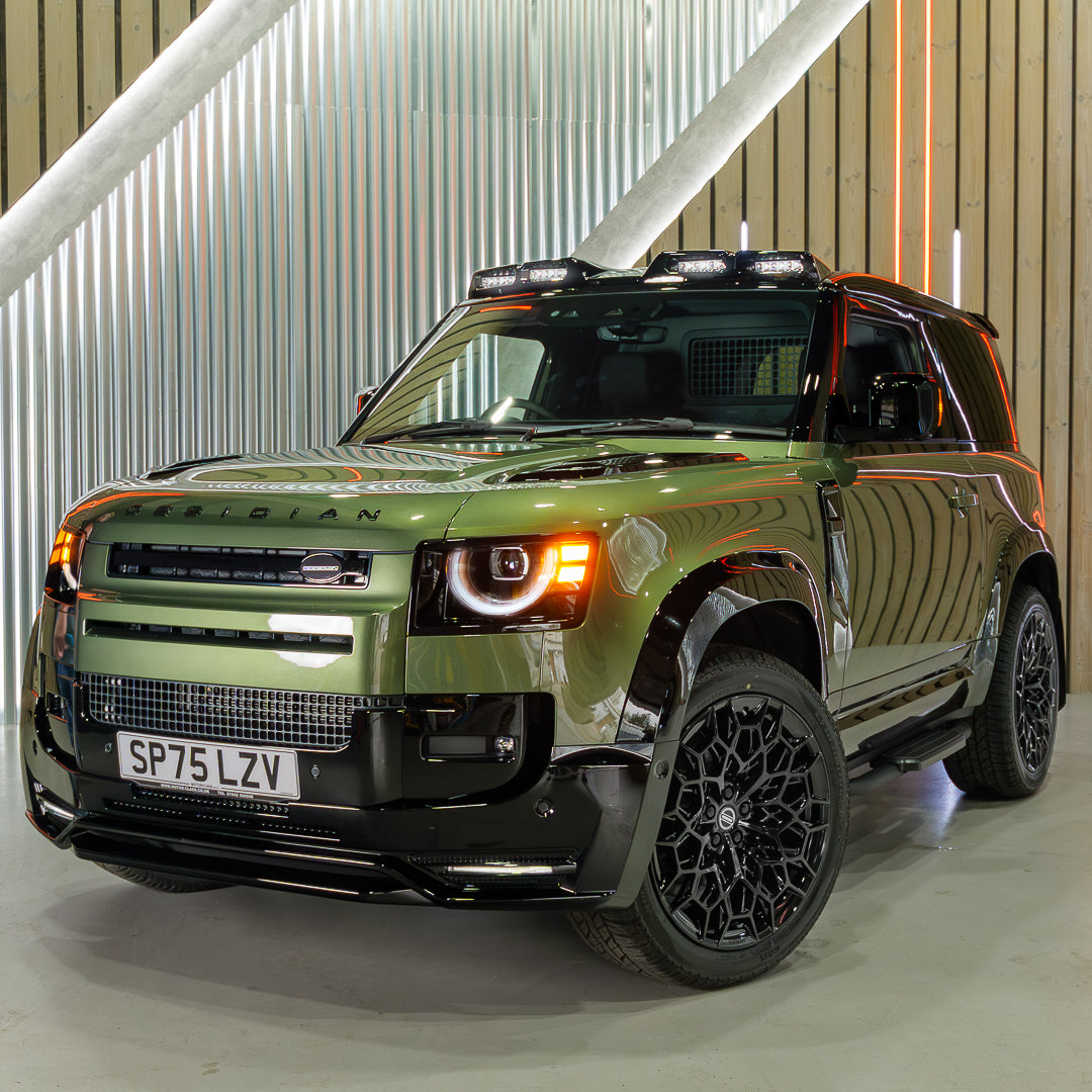 2025 Automatic Obsidian Land Rover Defender 90