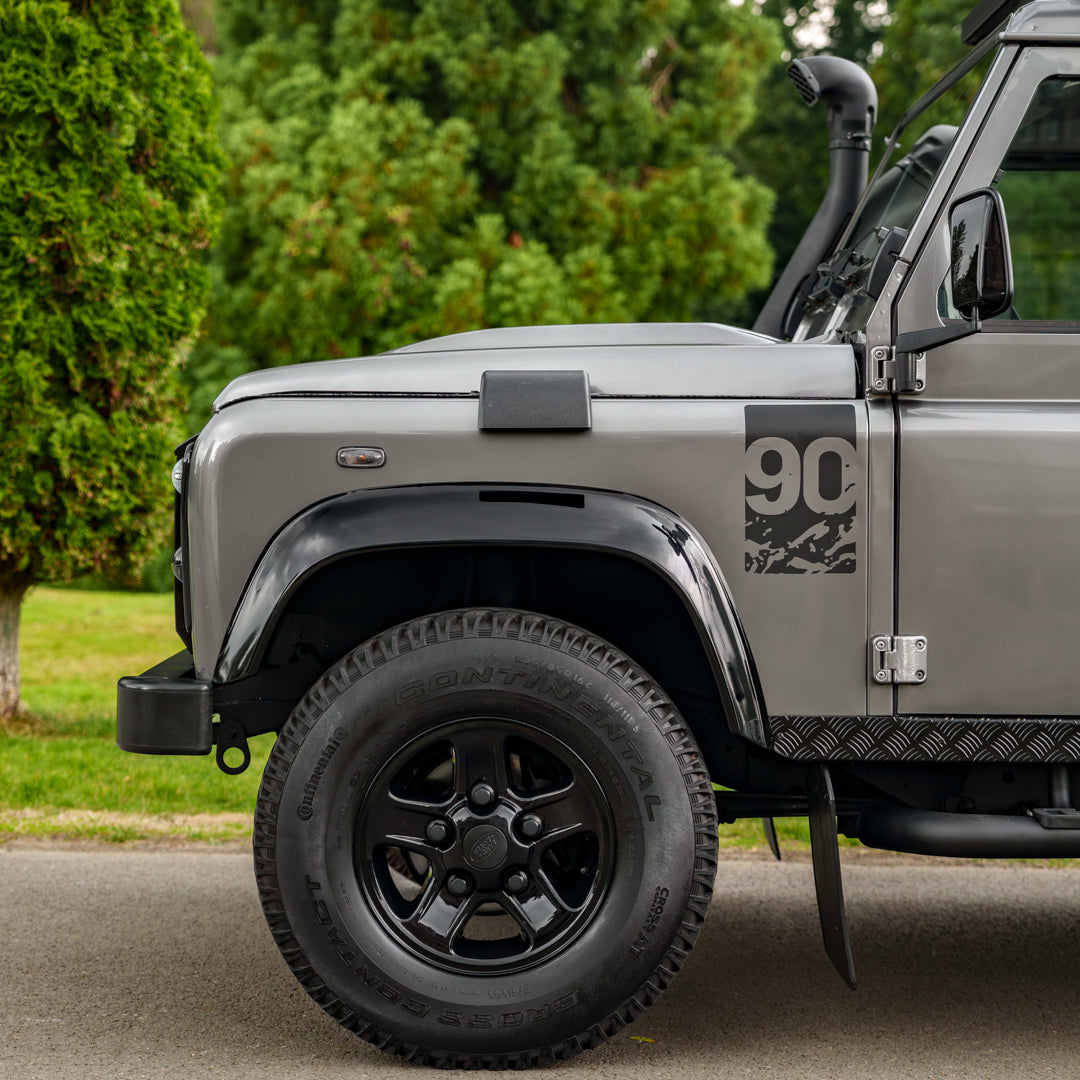 Land Rover Defender 90