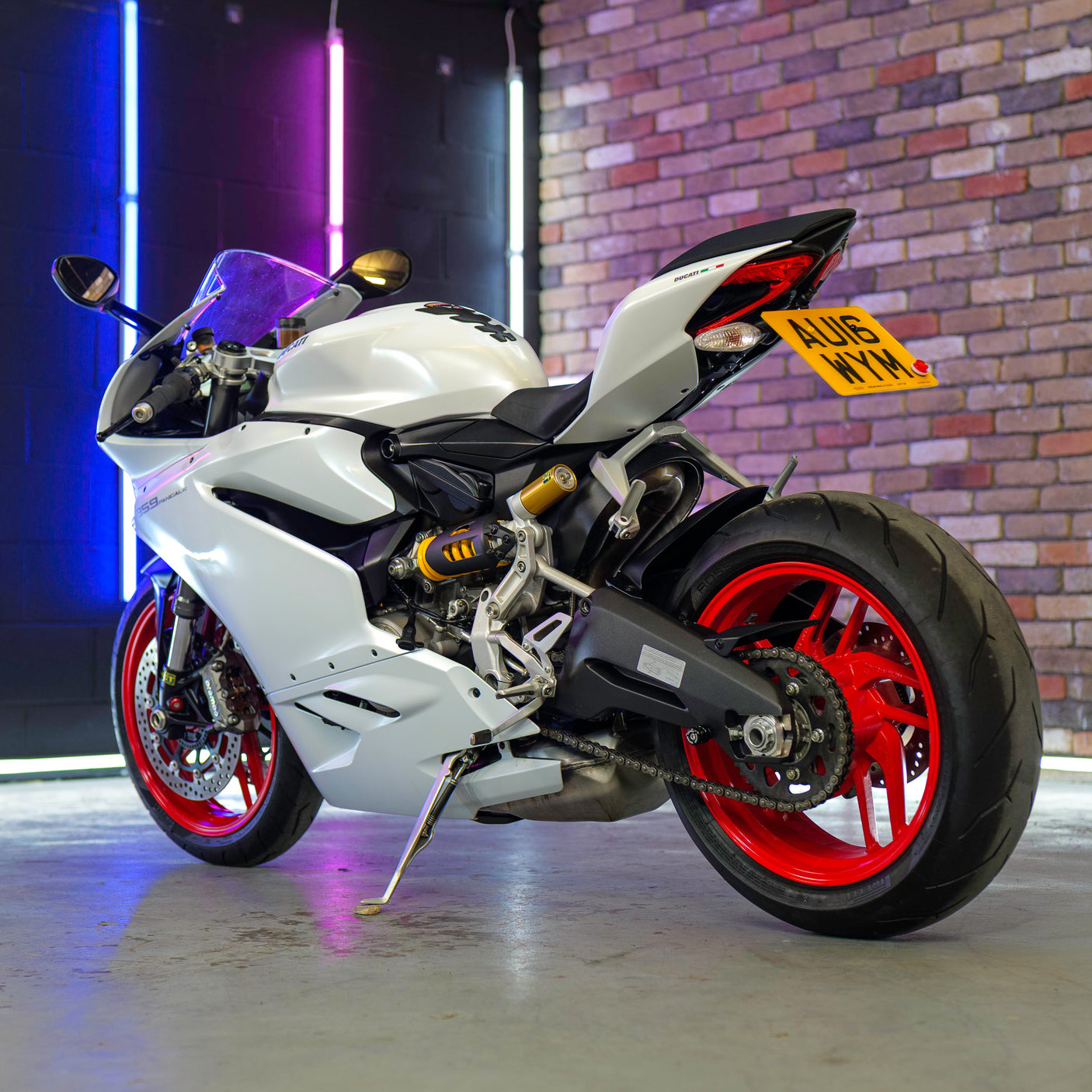 FAST FRIDAY: Ducati Panigale 959 Corse + £500