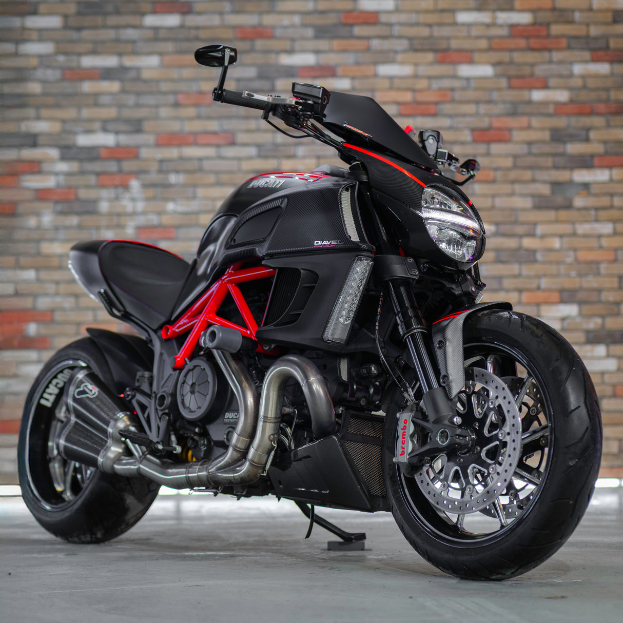 Ducati Diavel Carbon + £500