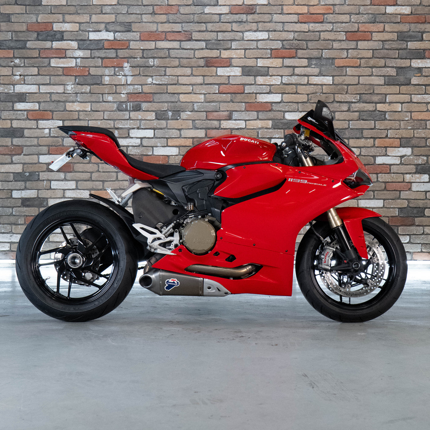 FAST FRIDAY - Ducati 1199 Panigale + £1000 cash