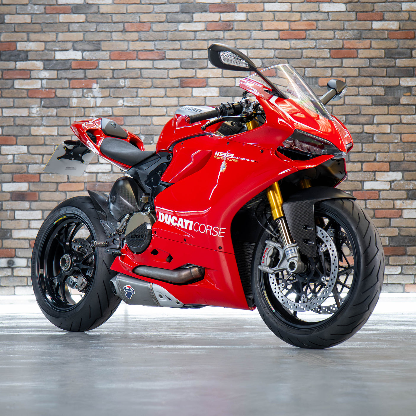 Fast Friday: INSANE Ducati Panigale R + £1000 cash