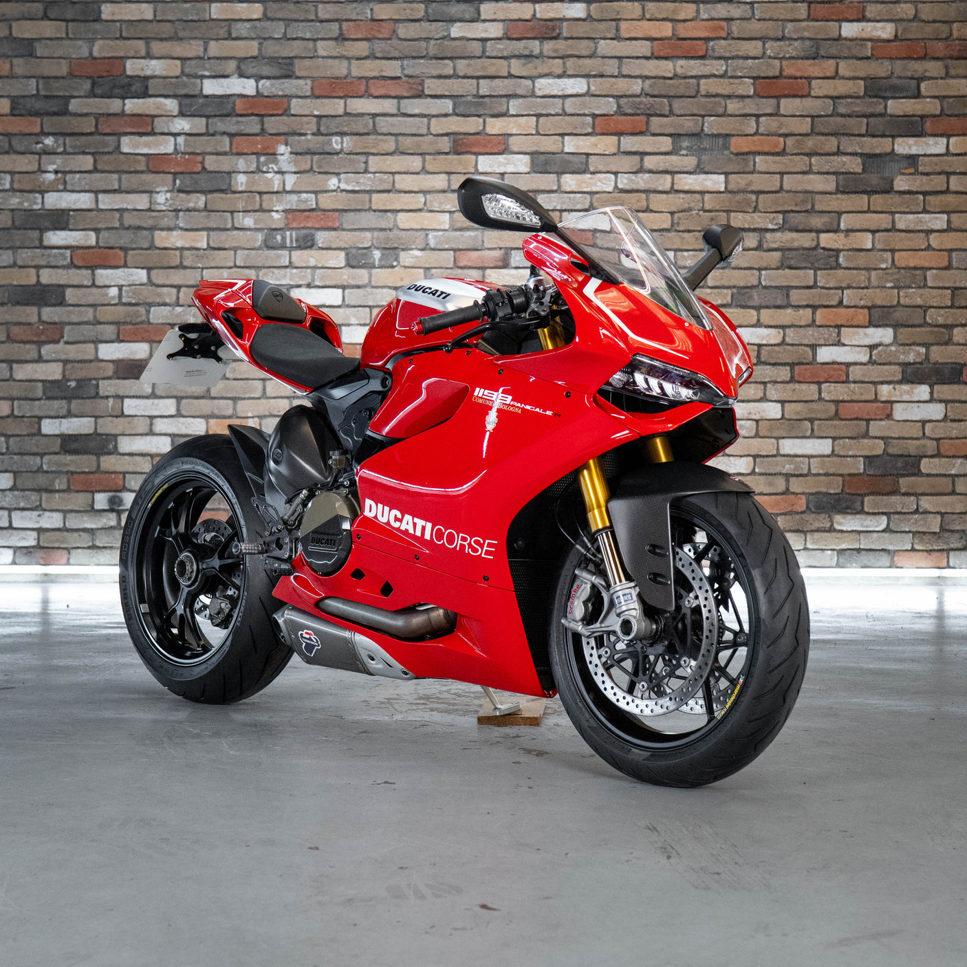 Fast Friday: INSANE Ducati Panigale R + £1000 cash