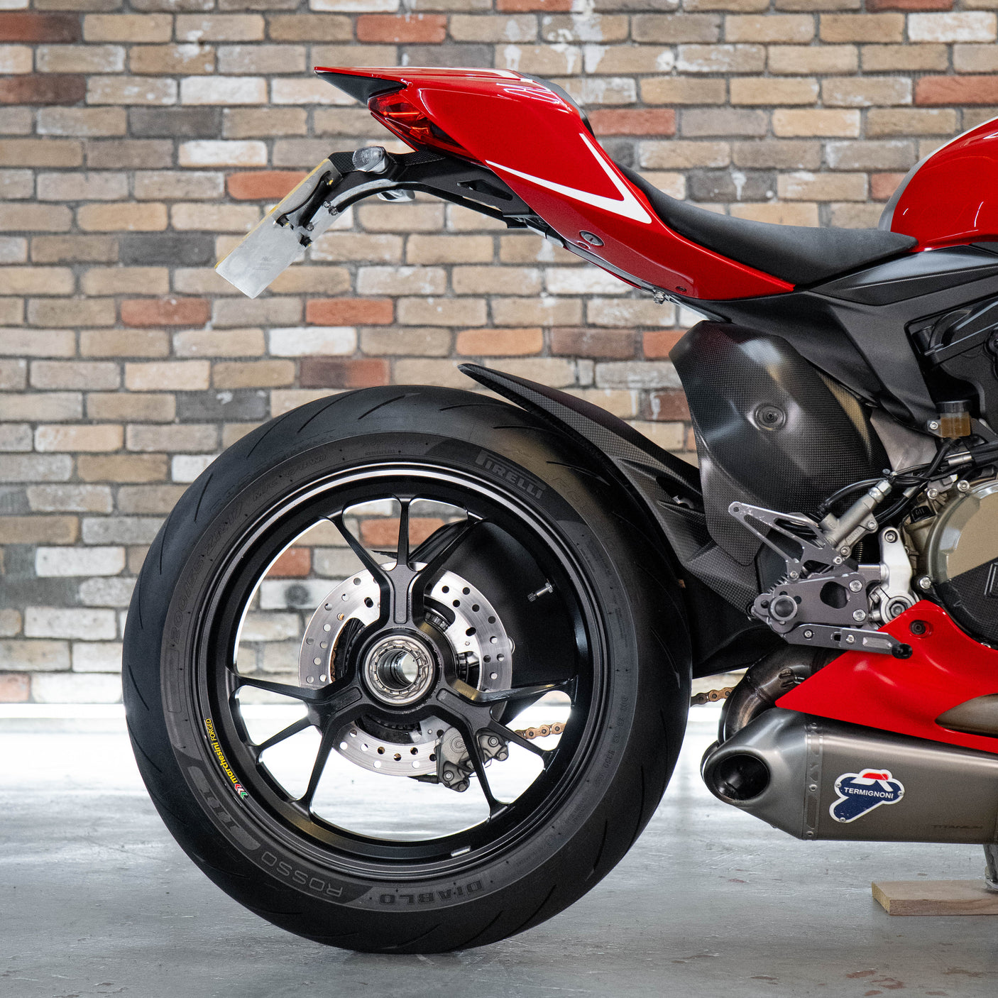 Fast Friday: INSANE Ducati Panigale R + £1000 cash