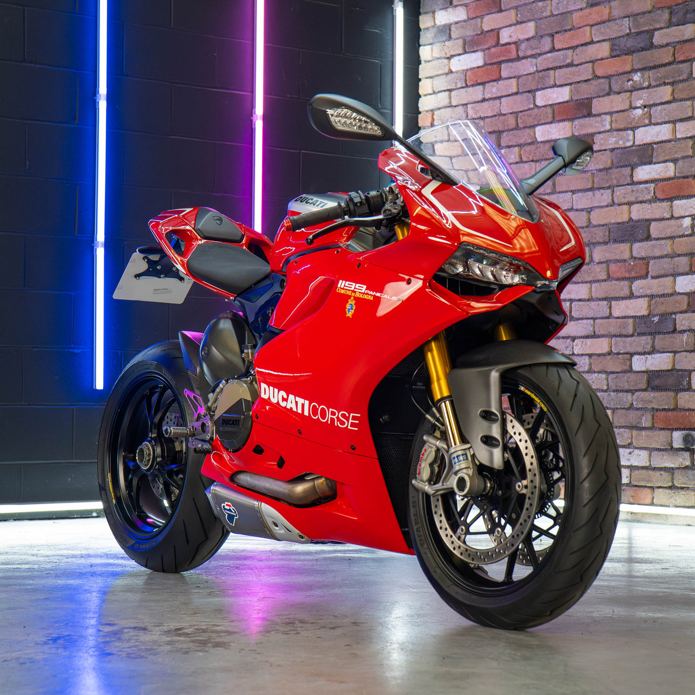 Fast Friday: INSANE Ducati Panigale R + £1000 cash