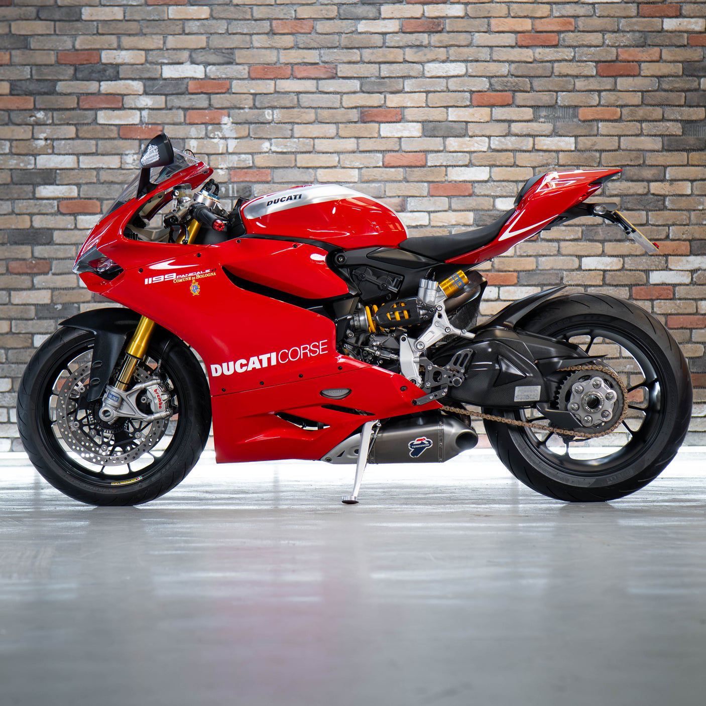 Fast Friday: INSANE Ducati Panigale R + £1000 cash