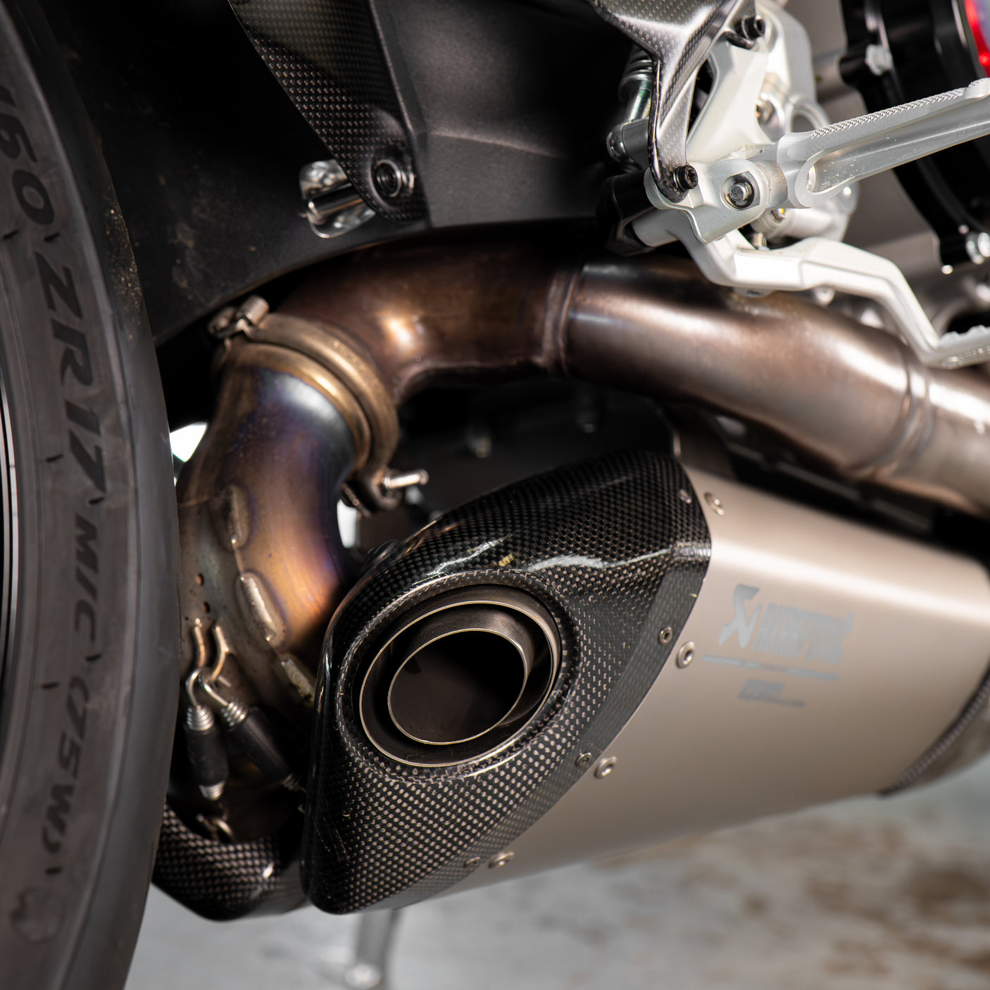 Fast Friday: INSANE 2023 Ducati Streetfighter + £1000 cash
