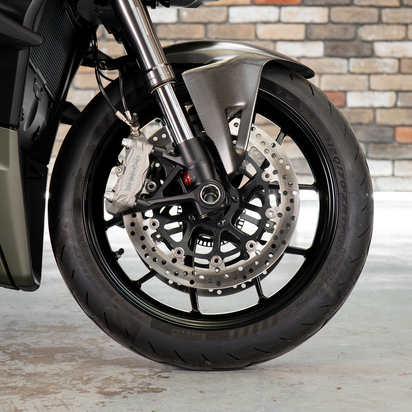 Fast Friday: INSANE 2023 Ducati Streetfighter + £1000 cash
