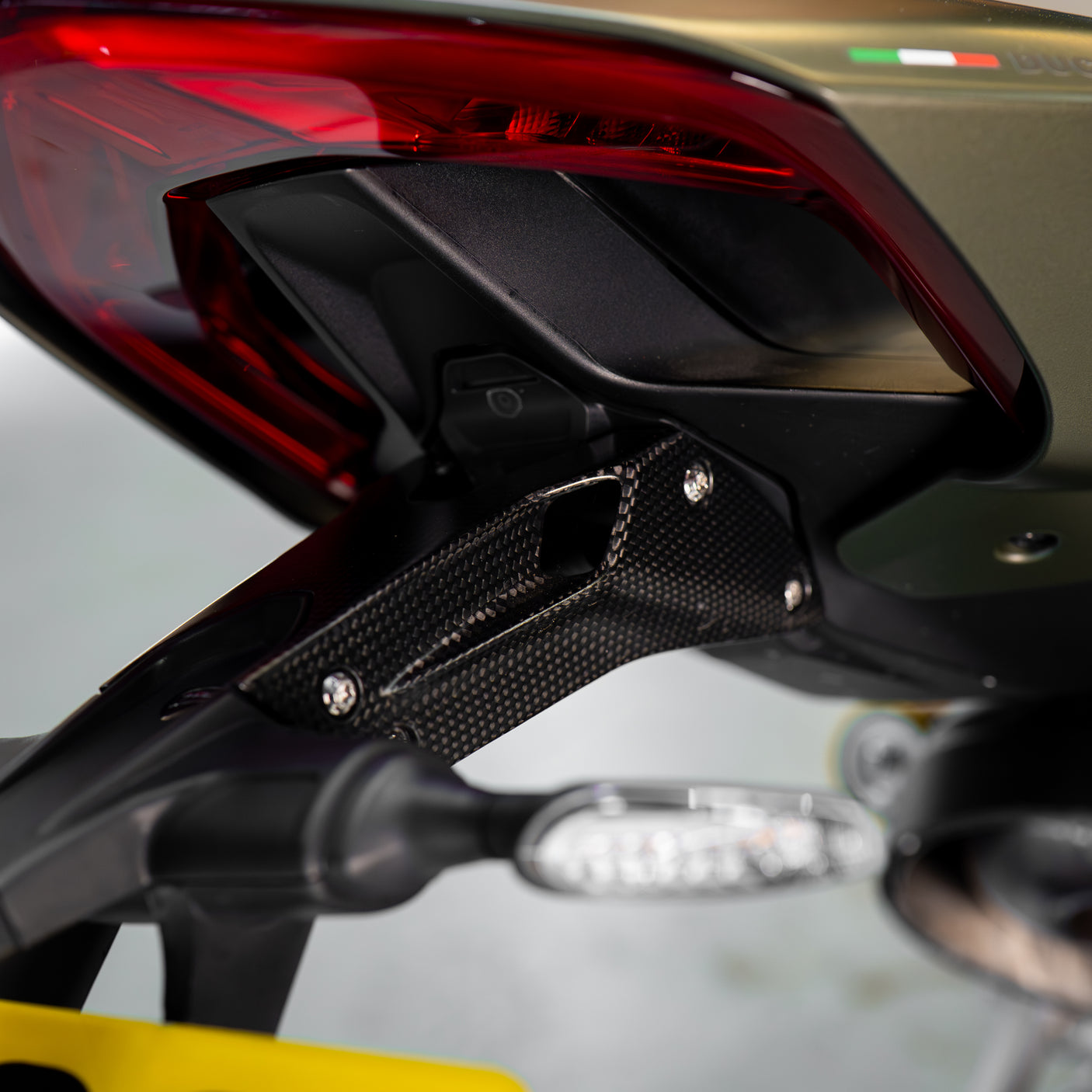 Fast Friday: INSANE 2023 Ducati Streetfighter + £1000 cash