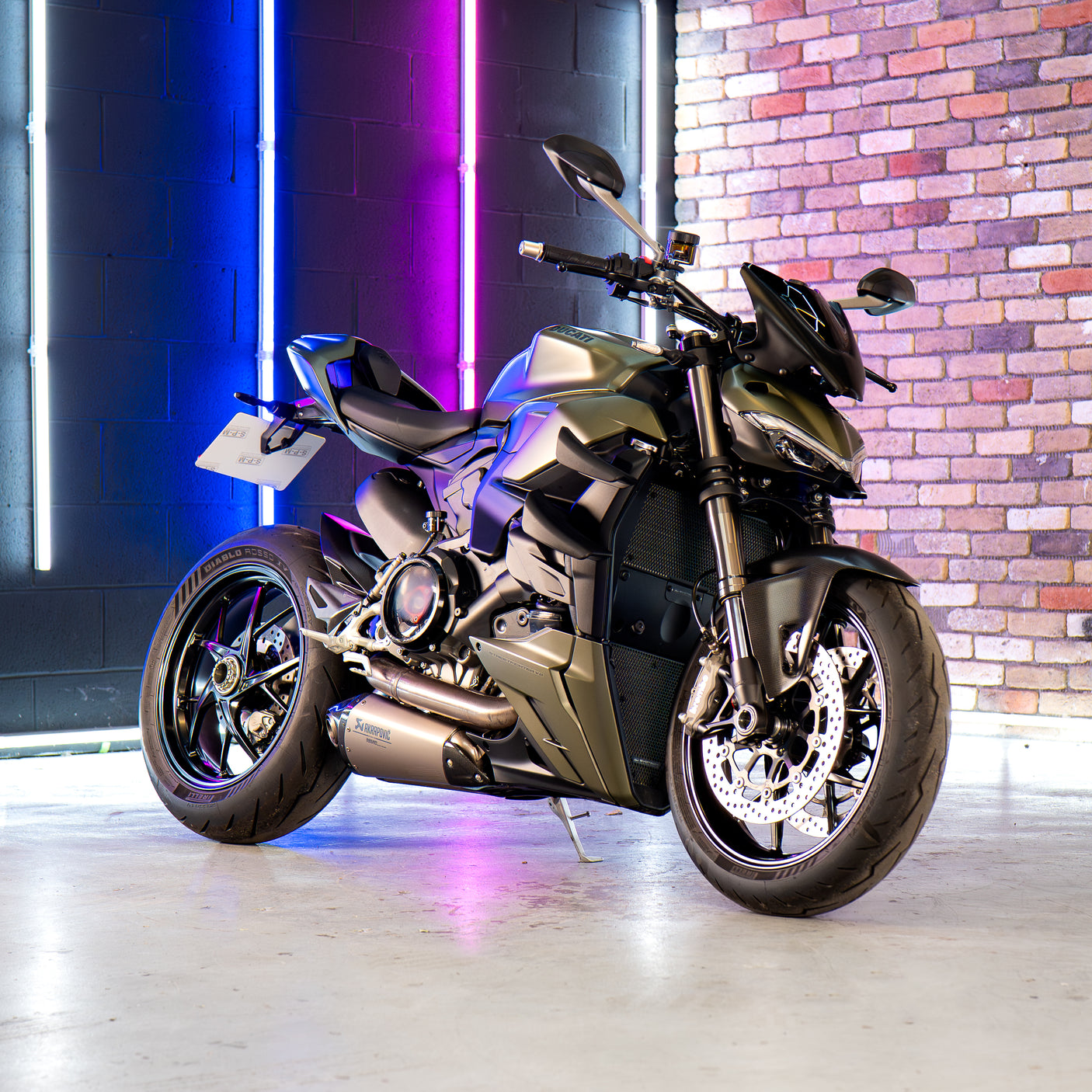 Fast Friday: INSANE 2023 Ducati Streetfighter + £1000 cash