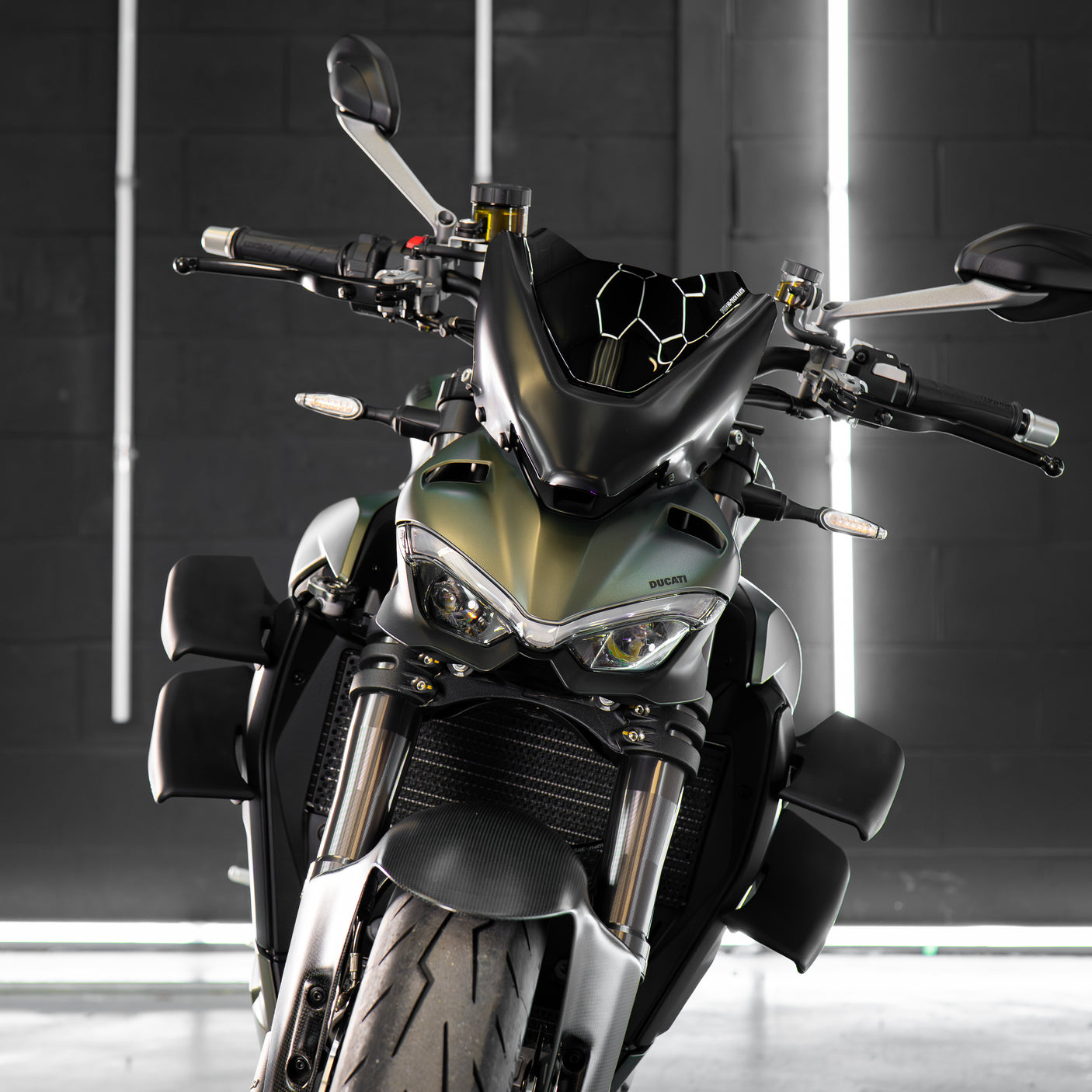 Fast Friday: INSANE 2023 Ducati Streetfighter + £1000 cash