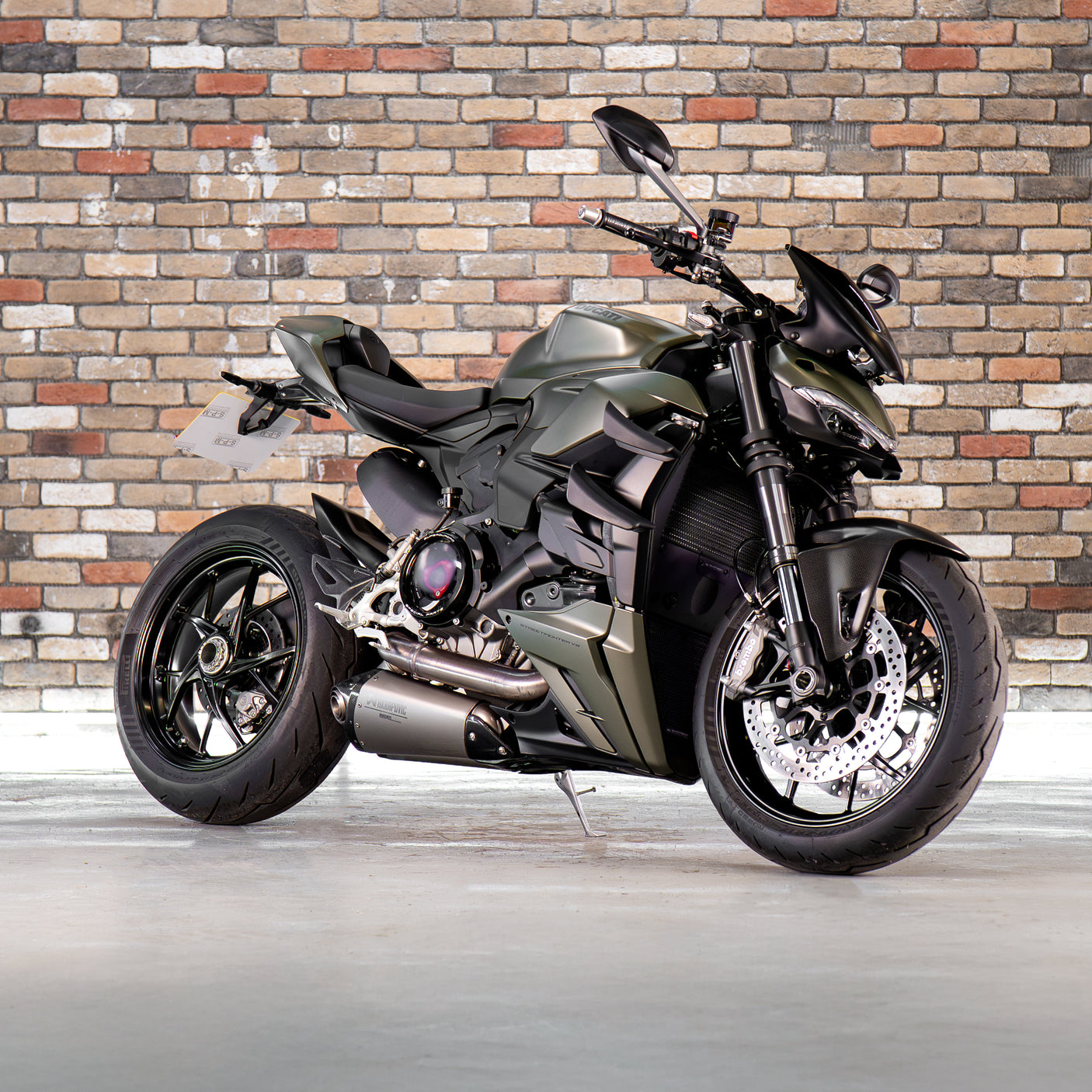 Fast Friday: INSANE 2023 Ducati Streetfighter + £1000 cash